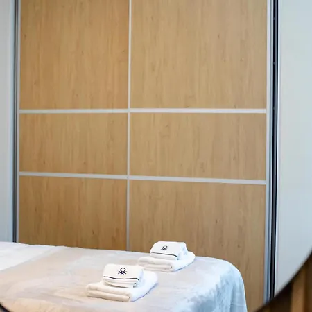 Beautiful New Super Location Apartment *