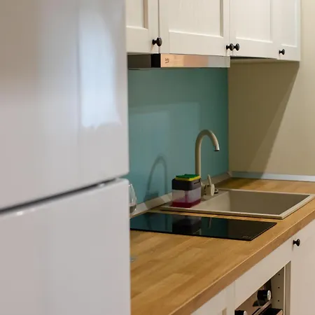 Beautiful New Super Location Apartment *