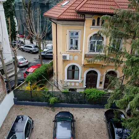 Beautiful New Super Location Apartment