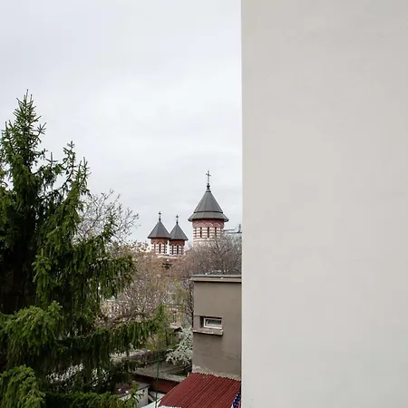 Beautiful New Super Location Apartment *