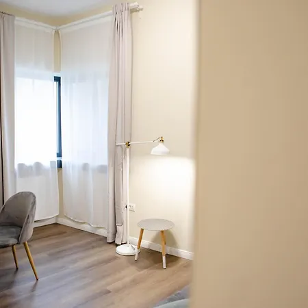 Beautiful New Super Location Apartment *