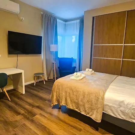 Beautiful New Super Location Apartment *