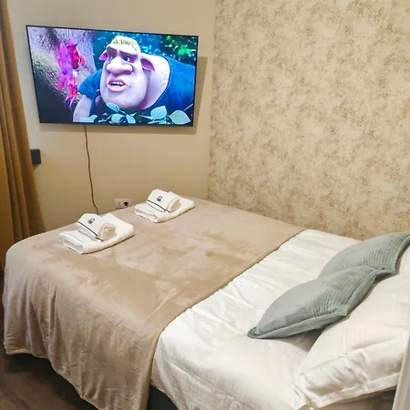 Beautiful New Super Location Apartment *