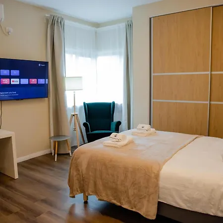 Beautiful New Studios&Apartments Super Central Location *