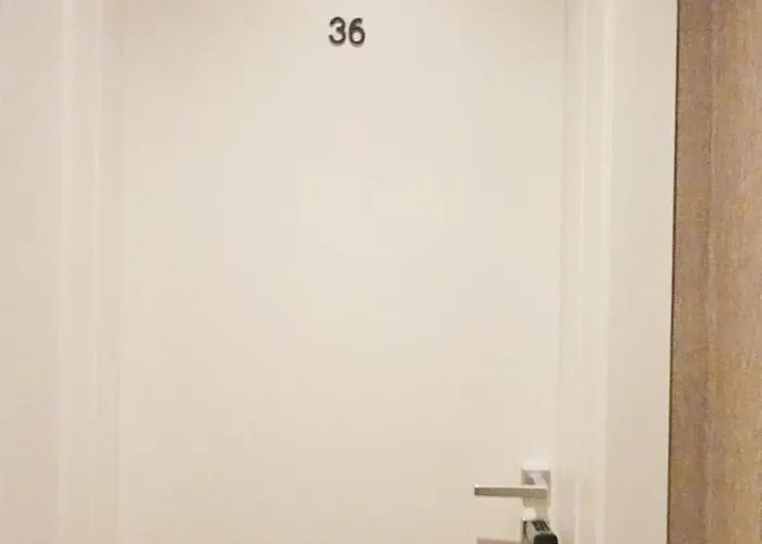 Апартаменти Beautiful New Studios&Apartments Super Central Location